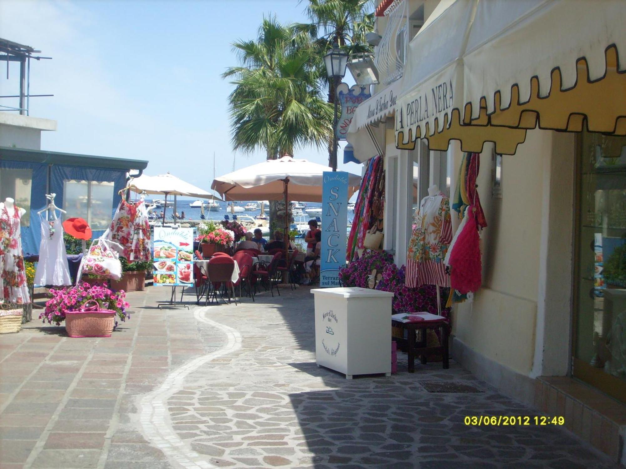 B&B Celestina Ischia Lacco Ameno  Екстер'єр фото